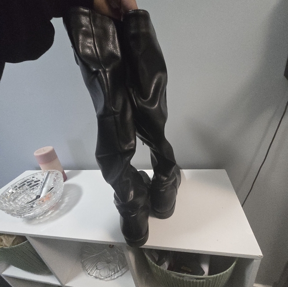 Black tall boots - Picture 5 of 5